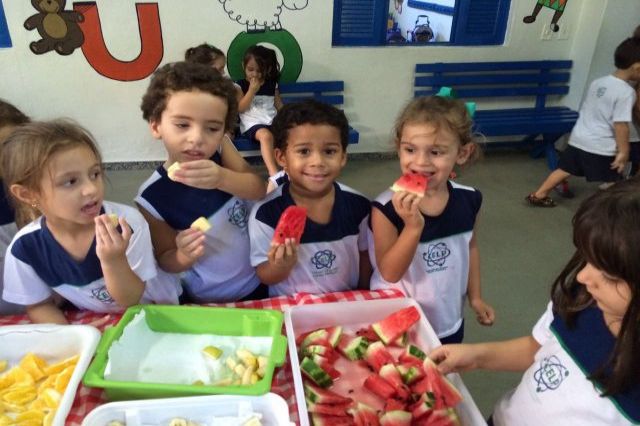 Hora da fruta na Educação Infantil
